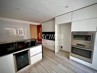 Foto 10 de SURCO - Venta de Moderna Casa en Chacarilla del Estanque frente a Parque