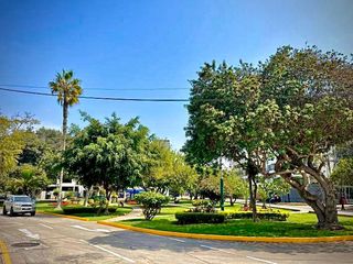 Foto 31 de SURCO - Venta de Moderna Casa en Chacarilla del Estanque frente a Parque