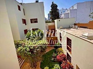 Foto 25 de SURCO - Venta de Moderna Casa en Chacarilla del Estanque frente a Parque