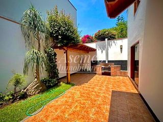 Foto 8 de SURCO - Venta de Moderna Casa en Chacarilla del Estanque frente a Parque
