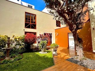 Foto 26 de SURCO - Venta de Moderna Casa en Chacarilla del Estanque frente a Parque