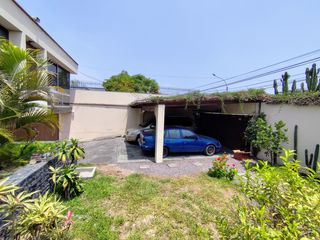 Foto 5 de VENDO CASA COMO TERRENO, A MTS DE AV JAVIER PRADO CDRA 55, RES. MONTERRICO