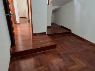 Foto 8 de SE ALQUILA CASA EN JR. DIANA SURCO, PARA VIVIENDA, DEPOSITO U OFICINA!!