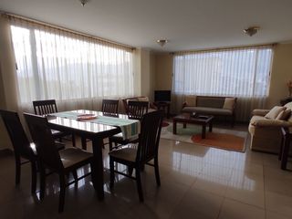 Foto 2 de 🏡 Departamento Amoblado de 2 Dormitorios en Renta – La Floresta, Quito