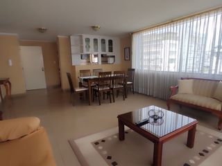 Foto 1 de 🏡 Departamento Amoblado de 2 Dormitorios en Renta – La Floresta, Quito