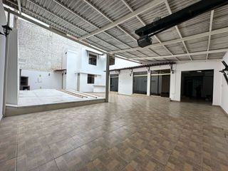 Foto 2 de AMPLIA CASA EN ALQUILER – URB. MIRAFLORES - CASTILLA - PIURA