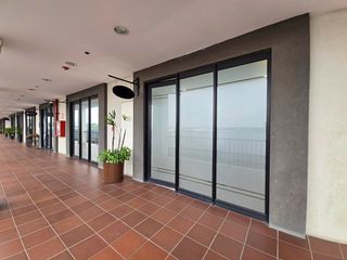 Foto 2 de Alquiler de Local comercial esquinero en Segundo piso alto, 57 m², con Parqueo - Plaza Proyecto, Samborondón