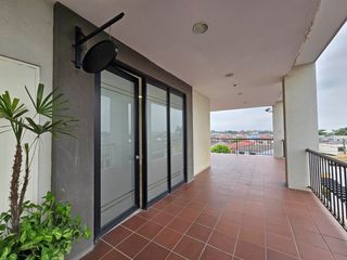 Foto 3 de Alquiler de Local comercial esquinero en Segundo piso alto, 57 m², con Parqueo - Plaza Proyecto, Samborondón