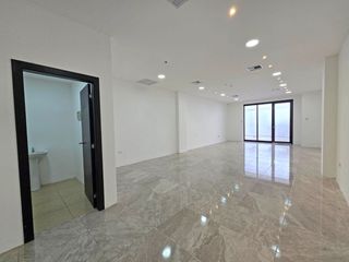 Foto 6 de Alquiler de Local comercial esquinero en Segundo piso alto, 57 m², con Parqueo - Plaza Proyecto, Samborondón