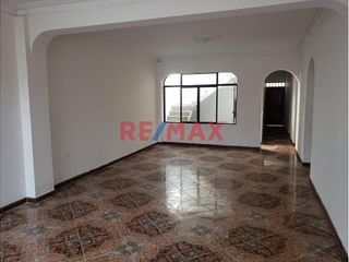 Foto 2 de Venta De Casa En Av. Costanera – Barranca