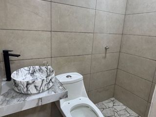 Foto 10 de Venta de Amplio Departamento en Chorrillos – Excelente Ubicación