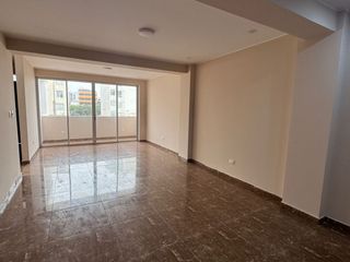 Foto 3 de Venta de Amplio Departamento en Chorrillos – Excelente Ubicación