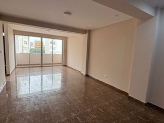Foto 1 de Venta de Amplio Departamento en Chorrillos – Excelente Ubicación