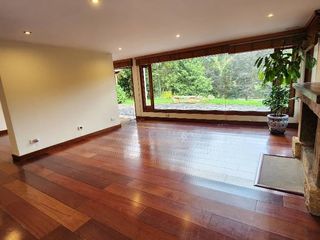 Foto 2 de Casa Campestre Estilo Español: Lujo y Confort a las Afueras de Bogotá Descubra esta espectacular casa de estilo español, perfecta para quienes buscan