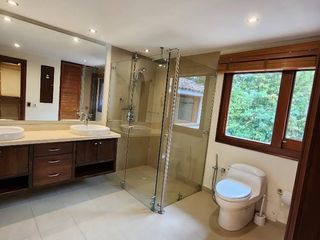 Foto 4 de Casa Campestre Estilo Español: Lujo y Confort a las Afueras de Bogotá Descubra esta espectacular casa de estilo español, perfecta para quienes buscan