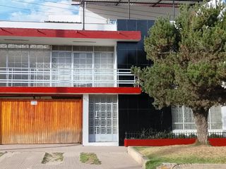 Foto 1 de HUANCAYO ALQUILO CASA 815m2 AC- 3 PISOS FRENTE PARQUE TUPAC COMO OFICINA PARA EMPRESAS