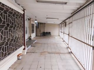 Foto 1 de Venta terreno de oportunidad con casa construida Urdesa Central Guayaquil