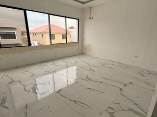 Foto 4 de Alquiler de Casa En El Condado de Vicollinci