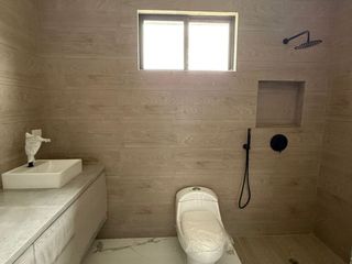 Foto 5 de Alquiler de Casa En El Condado de Vicollinci
