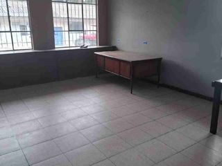 Foto 6 de Bodega de arriendo. alquiler en cuenca. Sector monay shopping. Muelle patio de maniobras