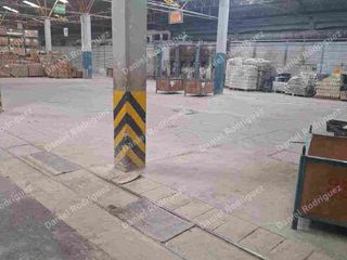 Foto 3 de Bodega de arriendo. alquiler en cuenca. Sector monay shopping. Muelle patio de maniobras