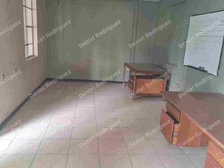 Foto 4 de Bodega de arriendo. alquiler en cuenca. Sector monay shopping. Muelle patio de maniobras