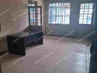 Foto 5 de Bodega de arriendo. alquiler en cuenca. Sector monay shopping. Muelle patio de maniobras
