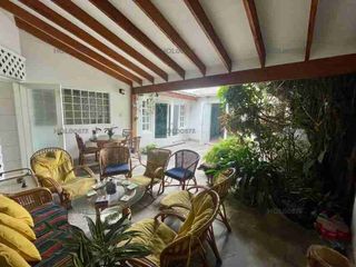 Foto 3 de ¡Oportunidad única en San Isidro cerquisima al Olivar! Casa de época ideal para remodelar o desarrollar proyecto inmobiliario