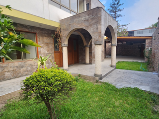 Foto 3 de Venta de Casa en doble ESQUINA, Frente al Jockey, Surco 🏡