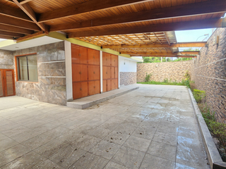 Foto 5 de Venta de Casa en doble ESQUINA, Frente al Jockey, Surco 🏡