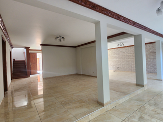 Foto 12 de Venta de Casa en doble ESQUINA, Frente al Jockey, Surco 🏡