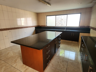 Foto 13 de Venta de Casa en doble ESQUINA, Frente al Jockey, Surco 🏡