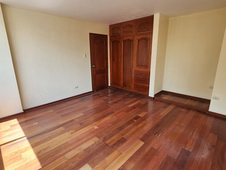 Foto 25 de Venta de Casa en doble ESQUINA, Frente al Jockey, Surco 🏡