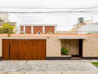 Foto 1 de Venta - Casa en Valle Hermoso, Surco.
