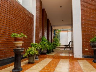 Foto 6 de Venta - Casa en Valle Hermoso, Surco.