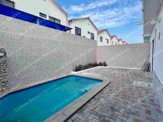 Foto 1 de Se alquila casa con piscina en urbanización napoli
