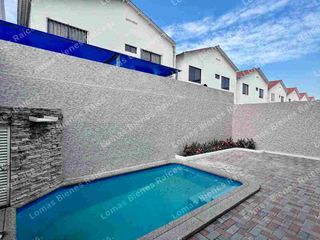 Foto 3 de Se alquila casa con piscina en urbanización napoli