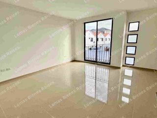 Foto 21 de Se alquila casa con piscina en urbanización napoli