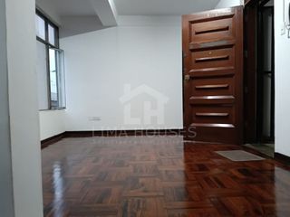 Foto 1 de ALQUILO OFICINA EN TOMAS MARSANO - SURCO