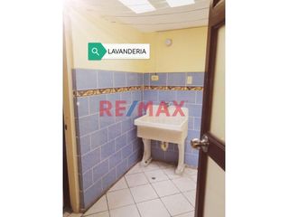 Foto 15 de Venta De Casa De 3 Pisos Con Terraza En El Distrito De Breña S/. 1'190,640.00 - $ 328,000.00