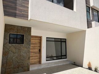 Foto 1 de Venta de Casa nueva en Cuenca, sector Ricaurte cerca de las 4 esquinas