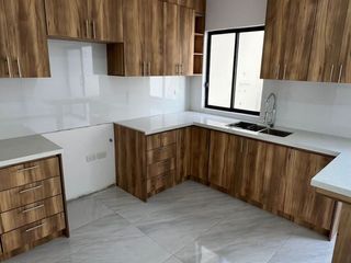 Foto 3 de Venta de Casa nueva en Cuenca, sector Ricaurte cerca de las 4 esquinas