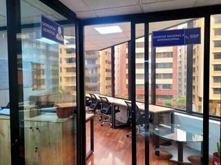Foto 3 de Arriendo Oficina Amoblada Moderna, de 100m2, Vista Frontal, Sector República del Salvador y Suecia, La Carolina.