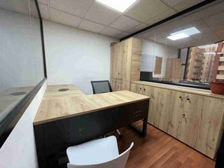 Foto 6 de Arriendo Oficina Amoblada Moderna, de 100m2, Vista Frontal, Sector República del Salvador y Suecia, La Carolina.