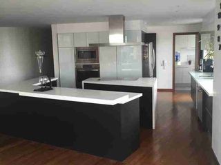 Foto 4 de Arriendo Amoblado Lujoso Penthouse de  de 270m2, Vista Panorámica, Sector González Suárez