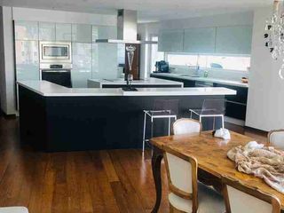 Foto 5 de Arriendo Amoblado Lujoso Penthouse de  de 270m2, Vista Panorámica, Sector González Suárez