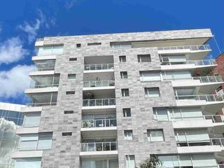 Foto 12 de Arriendo Amoblado Lujoso Penthouse de  de 270m2, Vista Panorámica, Sector González Suárez