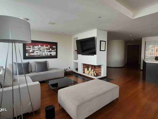 Foto 4 de Arriendo Departamento Amoblado de Lujo, Moderno, 270m2, Piso Alto, Vista Panorámica, Sector González Suárez