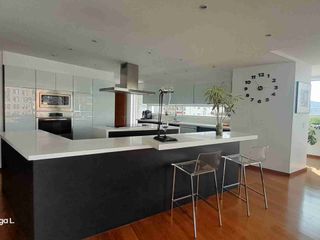 Foto 1 de Arriendo Departamento Amoblado de Lujo, Moderno, 270m2, Piso Alto, Vista Panorámica, Sector González Suárez