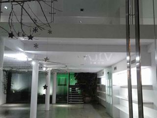 Foto 1 de ALQUILER DE LOCAL COMERCIAL EN SANTA MÓNICA.